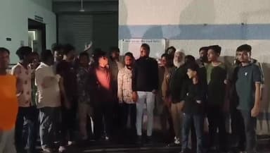 મહુધા: નગરપાલિકા વિસ્તારમાં વીજ પુરવઠો ખોરવાતા લોકોએ કચેરીમાં હોબાળો મચાવ્યો