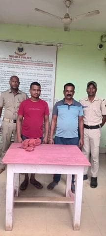 ପିପିଲି: ପିପିଲି କଣାସ ଠାରେ ମାରପିଟ କରି ଟଙ୍କା ଛଡେଇ ନେବା ଅଭିଯୋଗ ରେ କଣାସ ଥାନା ପୋଲିସ ଦୁଇ ଜଣକୁ ଗିରଫ କରି କୋର୍ଟ ଚାଲାଣ କରିଛି l