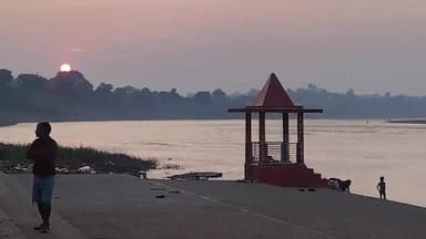 गोटेगांव,,मुआर घाट मां नर्मदा जी के दरबार में शाम के समय सूर्यास्त दर्शन