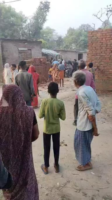 दबंगों ने पिता पुत्र को ईंट पत्थर लाठी डंडे से मार कर किया घायल मामला प्रतापगढ़ के रानीगंज थाना क्षेत्र सुजहां अंतरी का