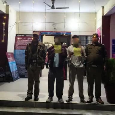 पोखरी: पोखरी में शराब के नशे में दो युवकों ने मचाया सार्वजनिक हुड़दंग, पुलिस ने किया गिरफ्तार