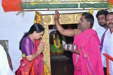 కాలూర్ తిమ్మనదొడ్డి: శ్రీ పాగుంట లక్ష్మి వెంకటేశ్వర స్వామిని దర్శించుకున్న మాహబూబ్ నగర్ ఎంపీ డికే అరుణ