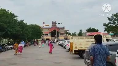 மண்மங்கலம்: வெண்ணைமலை பகுதியில் மதுரை கிளை உத்தரவின் படி அறிவிப்பு பலகை வைக்கப்பட்டதை எதிர்ப்பு தெரிவித்து குடியிருப்பு வாசிகள் கருப்புக் கொடி கட்டி போராட்டம்