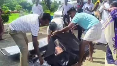 ஆண்டிப்பட்டி: வைகை அணை நீர்த் தேக்க பகுதியில் 2 சிறு குழந்தைகளுடன் தந்தை உடல் மீட்பு - மிட்டாய் வாங்கி தருவதாக கூறி நடந்த சோகம்