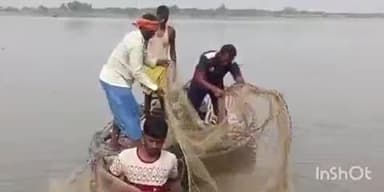 खुसरूपुर: आदिलपुर गंगा घाट पर पानी लाने गया किशोर डूबा, स्थानीय गोताखोर और नाविक तलाश में जुटे