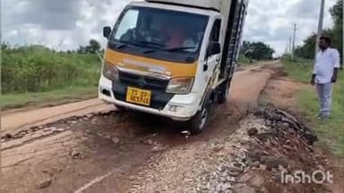 పూడూర్: కంకల్ సమీపంలో ప్రధాన రహదారి గుంతల మయం, వాహనదారులు ఇబ్బందులు ఎదుర్కొంటున్నారని స్థానికుల ఆరోపణ