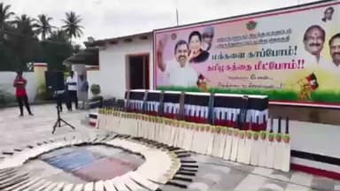 பெருந்துறை: ஈரோடு சாலையில் உள்ள எம்எல்ஏ அலுவலகத்தில் 54 கிரிக்கெட் அணி வீரர்களுக்கு விளையாட்டு உபகரணங்களை முன்னாள் அமைச்சர் வழங்கினார்