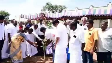 கொடுமுடி: சிவகிரி பேரூராட்சியில் மூன்று கோடி மதிப்பீட்டில் நவீன விளையாட்டு அரங்கம் அமைப்பதற்கான பூமி பூஜை அமைச்சர் முத்துசாமி தொடங்கி வைத்தார்