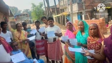 नवादा: नवादा 237 विधानसभा क्षेत्र के मतदाताओं के बीच अनुमंडल पदाधिकारी की देखरेख में किया गया मतदाता पर्ची का वितरण