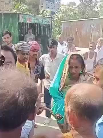 बसंतपुर: बसंतपुर प्रखंड के सहरकोला बाजार में प्रेमी, प्रेमिका और पति के बीच मारपीट