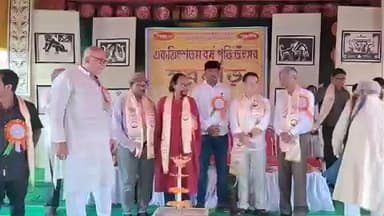 ইলামবাজার: ইলামবাজারের জয়দেবে একত্রিংশতম বর্ষপূর্তি উৎসব স্বপ্ননীড় পত্রিকার অনুষ্ঠান শুরু হয় মন্ত্রী চন্দ্রনাথ সিনহার উপস্থিতিতে