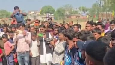 रामपुर: सांसद मोहिबुल्ला ने किरा गांव में क्रिकेट टूर्नामेंट के विजेताओं को ₹51,000 और हारने वालों को ₹21,000 से सम्मानित किया