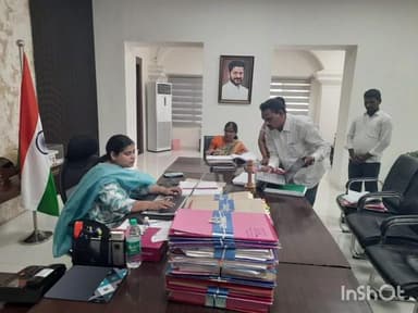 దుగ్గొండి: వరంగల్ జిల్లా కలెక్టరేట్ కార్యాలయంలో భూభారతిపై అధికారులతో సమావేశం