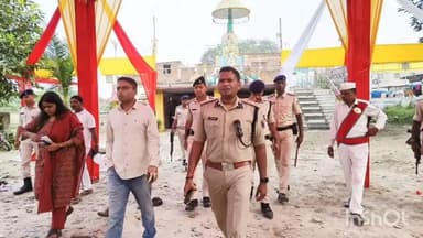 गरखा: जिलाधिकारी एवं वरीय पुलिस अधीक्षक ने गड़खा सूर्य मंदिर छठ घाट का किया निरीक्षण