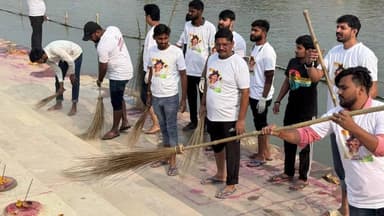 जौनपुर: राष्ट्रवादी नौजवान सभा के कार्यकर्ताओं ने छठ घाटों पर चलाया सफाई अभियान