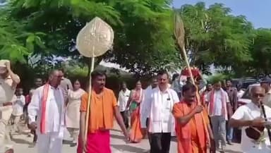 దేవరకద్ర: అమ్మాపురం సంస్థానాదిశుల బంగ్లా నుంచి ఆభరణాల ఊరేగింపు పాల్గొన్న :ఎమ్మెల్యే