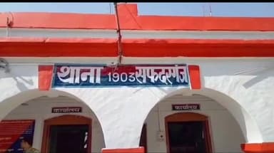 नवाबगंज: थाना सफदरगंज पुलिस टीम द्वारा मिशन शक्ति अभियान के तहत महिलाओं को किया गया जागरूक