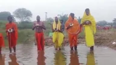 डंडई: छठ महापर्व के दूसरे दिन अस्ताचलगामी सूर्य को दिया अर्घ्य, व्रतियों ने शुरू किया 36 घंटे का निर्जल उपवास