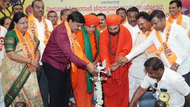 ಗಂಗಾವತಿ: ನಗರದಲ್ಲಿ ವೀರ ರಾಣಿ ಕಿತ್ತೂರು ಚೆನ್ನಮ್ಮ ಜಯಂತಿ ಕಾರ್ಯಕ್ರಮಕ್ಕೆ ಶಾಸಕ ಗಾಲಿ ಜನಾರ್ಧನರಡ್ಡಿ ಚಾಲನೆ