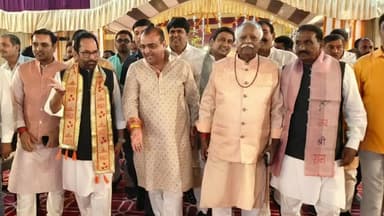 रामपुर: रविवार को उत्सव पैलेस में आयोजित दीपावली मिलन समारोह में पूर्व केंद्रीय मंत्री मुख्तार अब्बास नकवी शामिल हुए