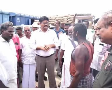 மன்னார்குடி: மன்னார்குடி ரயில் நிலையத்தில் நெல் மூட்டைகளை ரயில் மூலம் அரவைக்காக கொண்டு செல்லப்படுவதை ஆட்சியர் நேரில் ஆய்வு