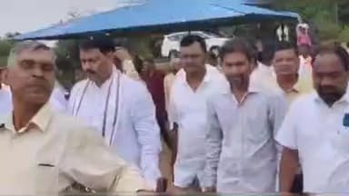 ઉમરપાડા: ચિતલદા ગામે પૂર્વ કેબિનેટ મંત્રી ગણપતસિંહ વસાવાએ ફૂટબોલ ટુર્નામેન્ટનો પ્રારંભ કરાવ્યો