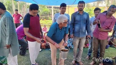 গঙ্গাজলঘাটি: গঙ্গাজলঘাটি থানায় সার্বজনীন কালী পুজো উৎসব কমিটির তরফে কালী পুজো উপলক্ষে নরনারায়ন সেবার আয়োজন করা হল