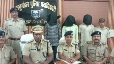 इमामगंज: डीएसपी के नेतृत्व में पुलिस ने बिजैनी गांव से चोरी की चारपहिया वाहन व भारी मात्रा में देशी महुआ शराब बरामद की