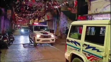 ગઢડા: ગઢડા શહેરમા બોટાદના ઝાપા પાસે પોલીસે નાઈટ પેટ્રોલિંગ દરમિયાન બંધ દુકાનના તારા ફંફોળતો ઇસમને શંકાસ્પદ હાલતમાં ઝડપી પાડ્યો