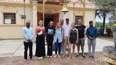 फुलंब्री: बोरगाव अर्ज येथे गणपती मंदिराला विदेशी पर्यटकांची भेट