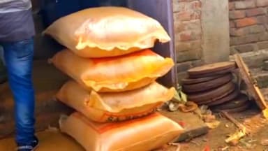 সামশেরগঞ্জ: সামশেরগঞ্জে ভেজাল হলুদ কাণ্ড! পুলিশের জালে দুই কর্মী, পলাতক মালিক