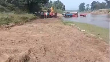 लावालौंग: किशुनपुर नदी छठ घाट की मुखिया के निर्देश पर कराई गई साफ़-सफाई