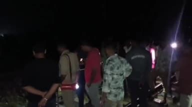 ललितपुर: रेलवे स्टेशन के माल गोदाम के पास रेल की पटरी पर युवक का शव दो टुकड़ों में मिलने से इलाके में मचा हड़कंप