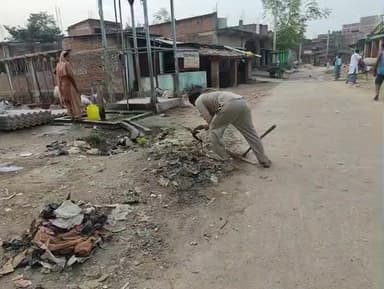 छठ पूजा के सुअवसर पर मानपुर के ग्रामवासी में सफाई अभियान हिंदू मुसलमान की एकता का मिसाल