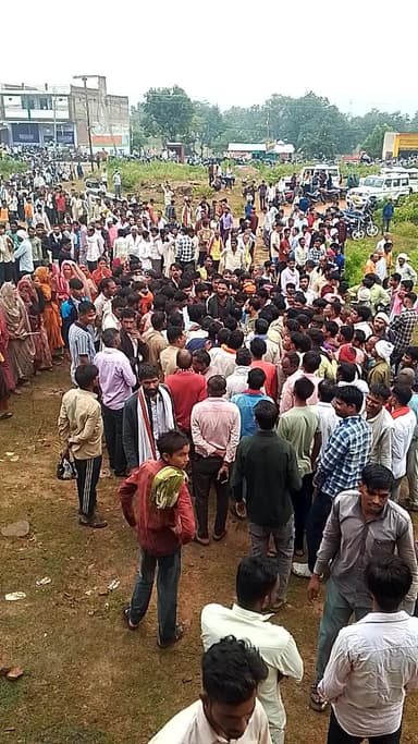 yuriya khad ke liye paresan kisan khaniyadhana tahsil jila shivpuri m.p.khaniyadhana