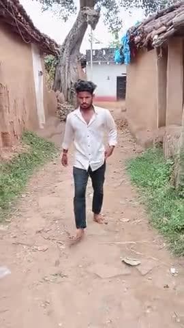 दो लड़के आपस में शर्त लगा लिये l