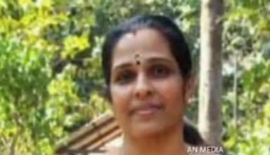 കണ്ണൂർ: കോട്ടയത്ത് ടൂറിസ്റ്റ് ബസ് മറിഞ്ഞ് ഇരിട്ടി സ്വദേശിനി മരിച്ചു, ഇരിട്ടിയിൽ നിന്ന് പോയ ബസ്സാണ് അപകടത്തിൽ പെട്ടത്