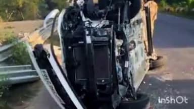 हरिपुर: हरिपुर के अंतर्गत दरकाटा में डेरी फार्म के पास रेलिंग से टकराने के हादसे में एक महिला और दो बच्चे हुए घायल