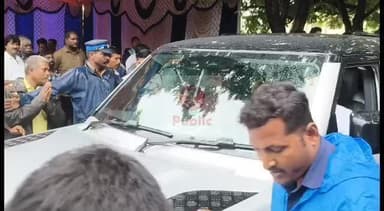 பெரம்பூர்: வியாசர்பாடி,கொடுங்கையூர் பகுதியில் பருவ மழை பெய்து வருவதால் கால்வாய்களை ஆய்வு  செய்த துணை முதல்வர்