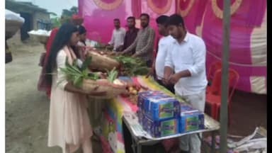 सगमा: सगमा में सूर्योदय विकास संघ ने छठ व्रतधारियों के बीच पूजन सामग्री का वितरण किया, दिखी लोक आस्था