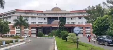 சேலம்: கலெக்டர் அலுவலகத்தில் கஞ்சாவுடன் வந்த பின்னால் பரபரப்பு போலீசார் விசாரணை