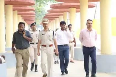 आयुक्त, पटना प्रमंडल, पटना द्वारा जिलाधिकारी, पटना; वरीय पुलिस अधीक्षक, पटना; नगर आयुक्त, पटना नगर निगम एवं अन्य वरीय पदाधिकारियों के साथ छठ महापर्व, 2025 के अवसर पर संध्या अर्घ्य से पहले घाटों का निरीक्षण किया गया।