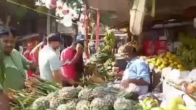 फुलवरिया: लोक आस्था के महापर्व छठ पूजा को लेकर बथुआ में श्रद्धालुओं की दुकानों पर भीड़, छठ पूजा के लिए हुई समानों की खरीदारी