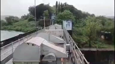 ગીર ગઢડા: ગીરગઢડા તાલુકામા આવેલ રાવલડેમ થયો ઓવરફલો ડેમના 2 દરવાજા 0.15 મીટર ખોલવામા આવતા 17 ગામોને એલર્ટ કરાયા