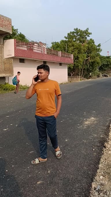 #1k तो #gf से बात नहीं हो रहा है और इसको #मजाक सूझ #रहा है #comedy #funny #trending #viral #fun #entertainment #memes