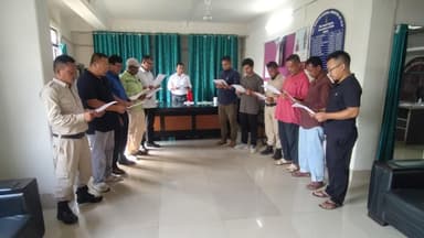 Engam Pame, Director of PIB Imphal, administered the Integrity Pledge to officials and staff of PIB Imphal as part of Vigilance Awareness Week 2025
#VigilanceAwarnessWeek
