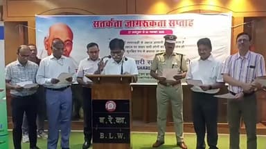 बरेका में आज दिनांक 27 अक्टुबर को सतर्कता जागरूकता सप्ताह के अवसर पर प्रमुख मुख्य विद्युत इंजीनियर श्री एस. के. श्रीवास्तव ने अधिकारियों एवं कर्मचारियों को शपथ दिलाई।