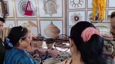 कोटद्वार: विधानसभा अध्यक्ष ऋतु खंडूड़ी भूषण ने हस्तशिल्प विकास प्रशिक्षण योजना के अंतर्गत प्रशिक्षण ले रही महिलाओं से की मुलाकात