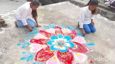 काशी चक: काशीचक प्रखंड भर में छठ पूजा के तीसरे दिन रंगोली बनाई जा रही है