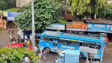 കണ്ണൂർ: പ്രസ് ക്ലബ്ബ് റോഡിൽ വാഹനാപകടം, സ്വകാര്യ ബസുമായി കൂട്ടിയിടിച്ച് കാർ യാത്രക്കാർക്ക് പരിക്കേറ്റു